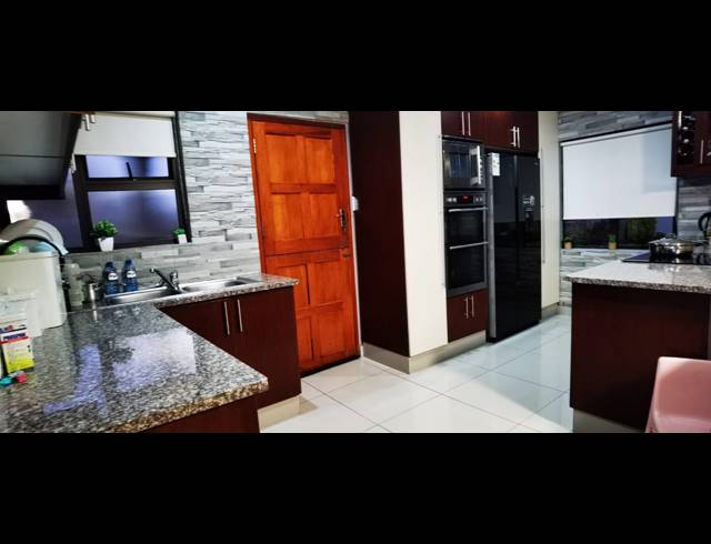 3 BEDROOM FREEHOLD SOLD IN MPOPHOMENI